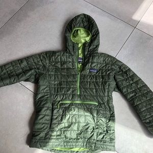 Patagonia mens xs hooded down sweater fits me perfectly! I’m petite!